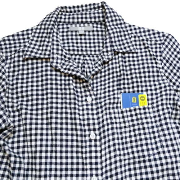 Uniqlo Flannel Button Down Shirt in Gingham - Picture 3 of 6
